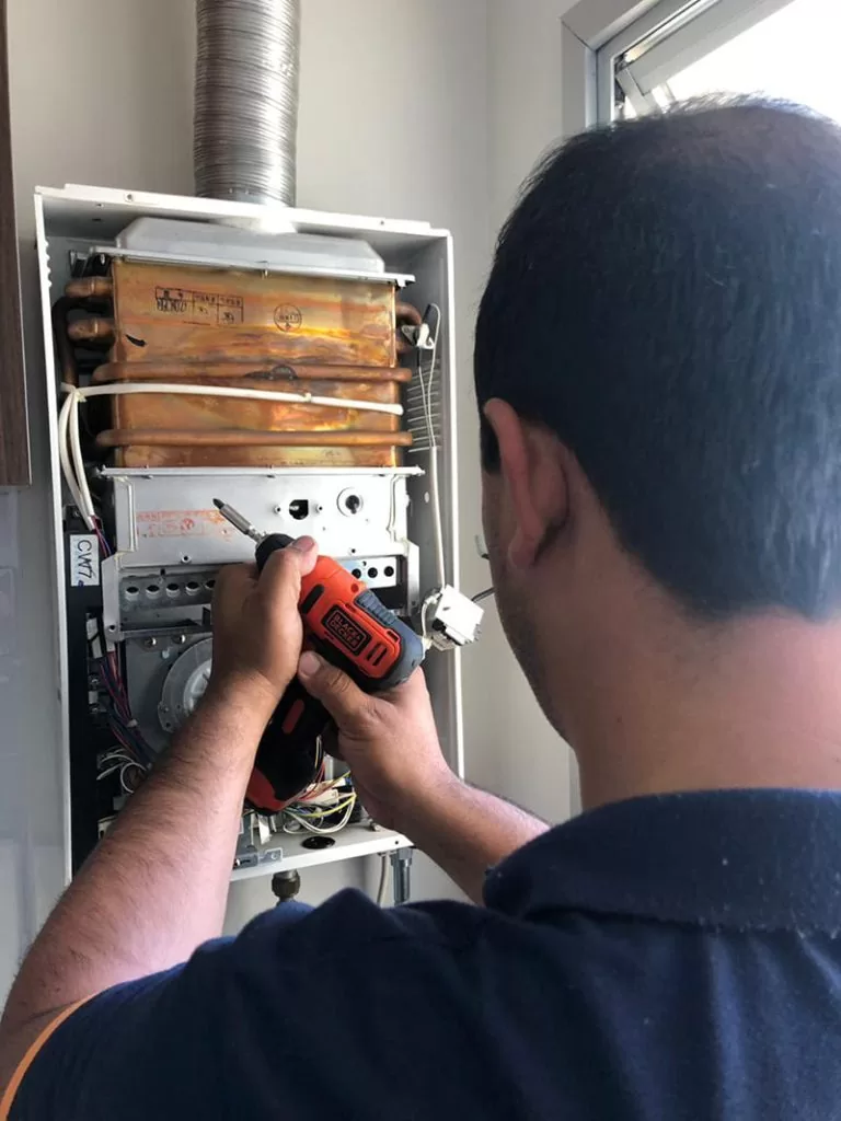 aquecedor a gás liga mas não esquenta